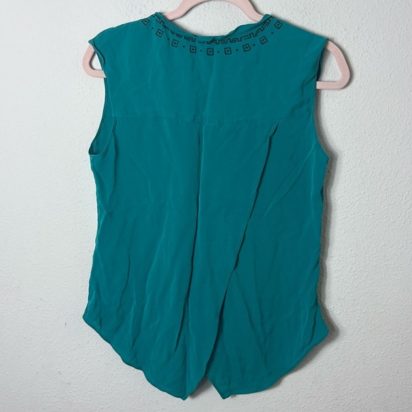 Veronica Beard Teal Embroidered Sleeveless Silk Blouse size Medium - Picture 3 of 6